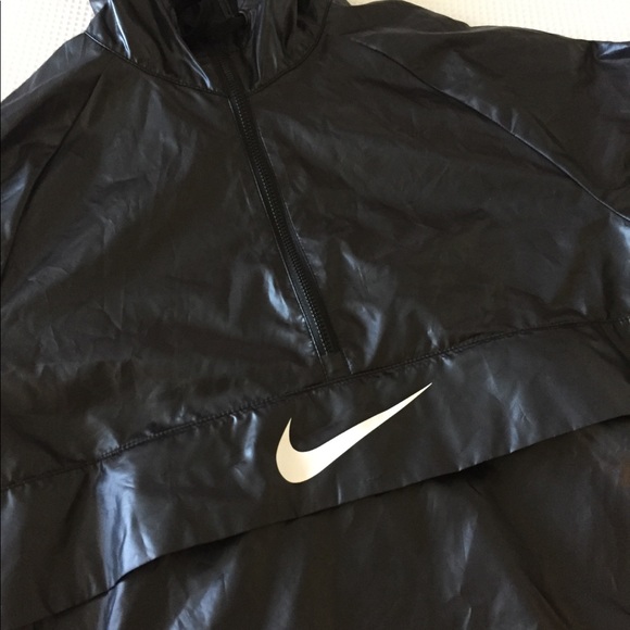 Nike Packable Swoosh Jacket NSW Women’s 872051-010 - Picture 3 of 8